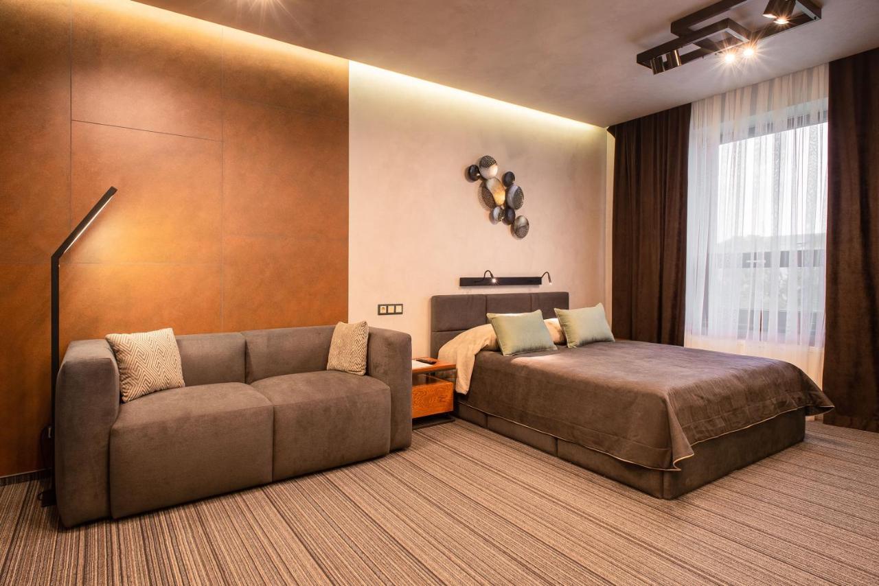 Mojo Hall Hotel Lutsʼk 外观 照片