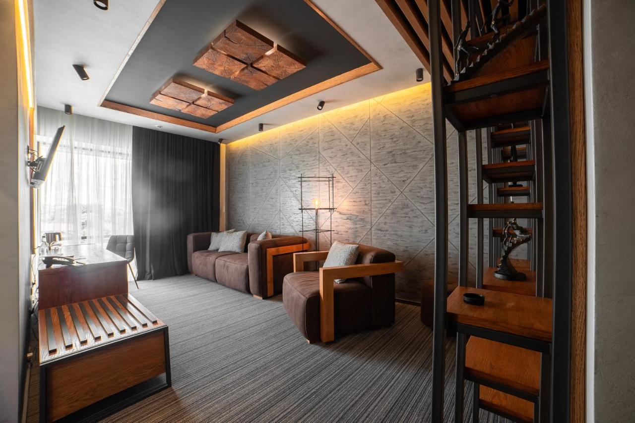Mojo Hall Hotel Lutsʼk 外观 照片