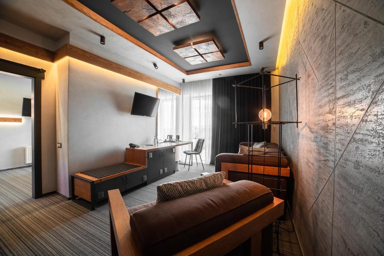 Mojo Hall Hotel Lutsʼk 外观 照片