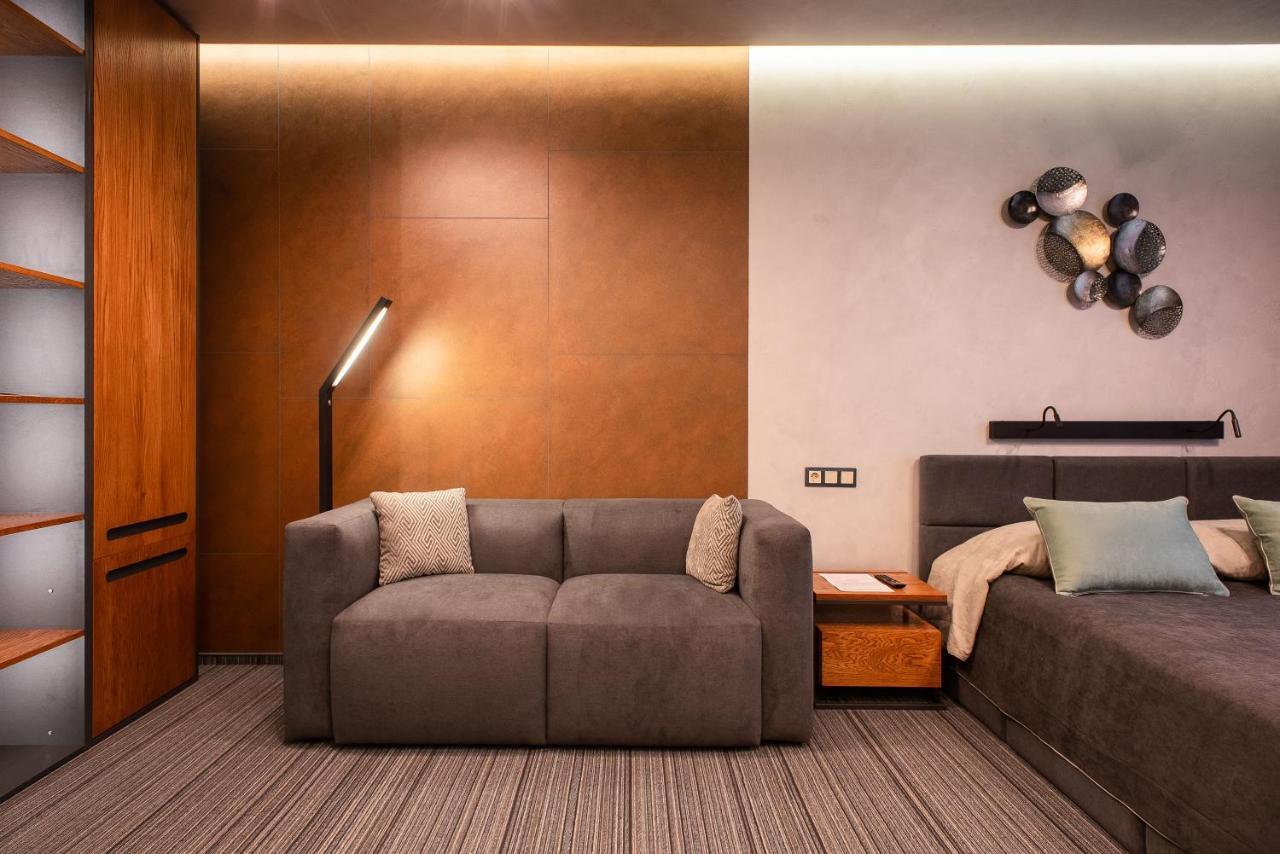 Mojo Hall Hotel Lutsʼk 外观 照片