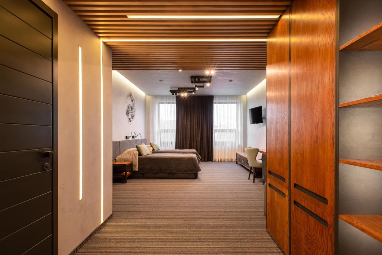 Mojo Hall Hotel Lutsʼk 外观 照片