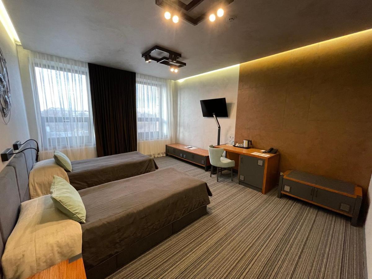Mojo Hall Hotel Lutsʼk 外观 照片