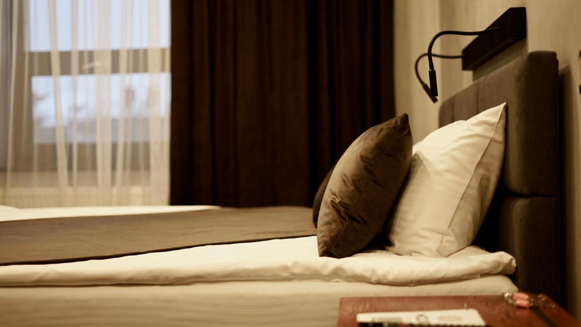 Mojo Hall Hotel Lutsʼk 外观 照片
