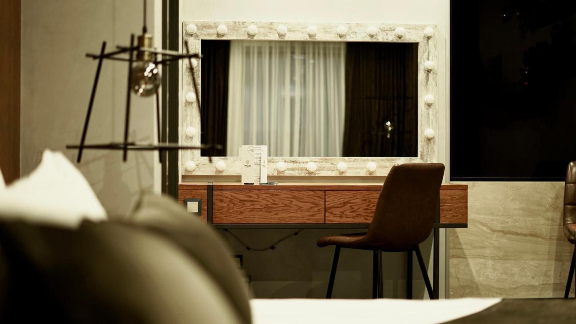 Mojo Hall Hotel Lutsʼk 外观 照片