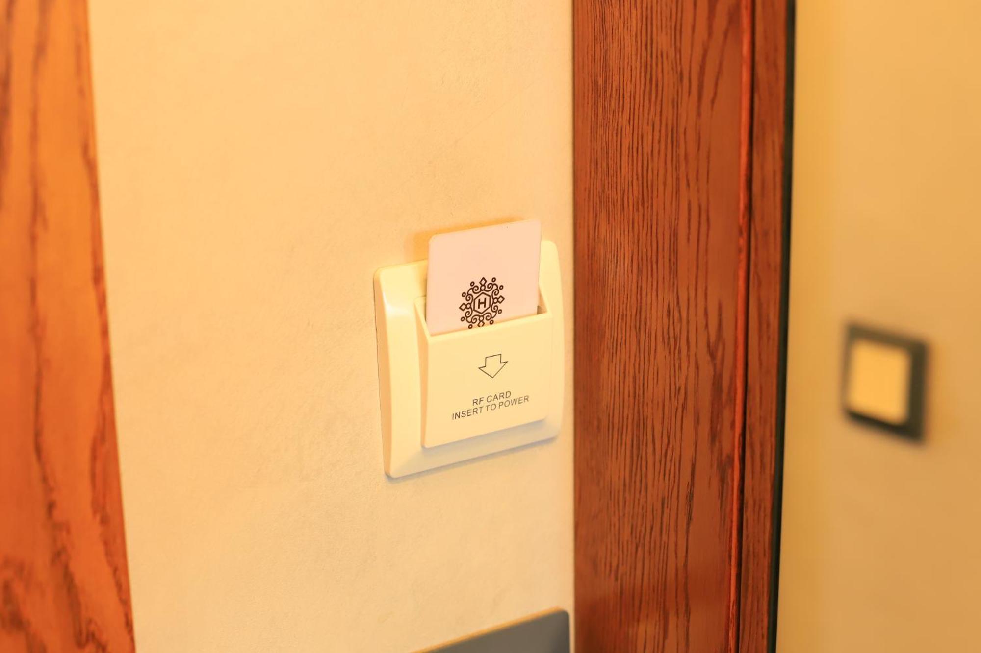 Mojo Hall Hotel Lutsʼk 外观 照片